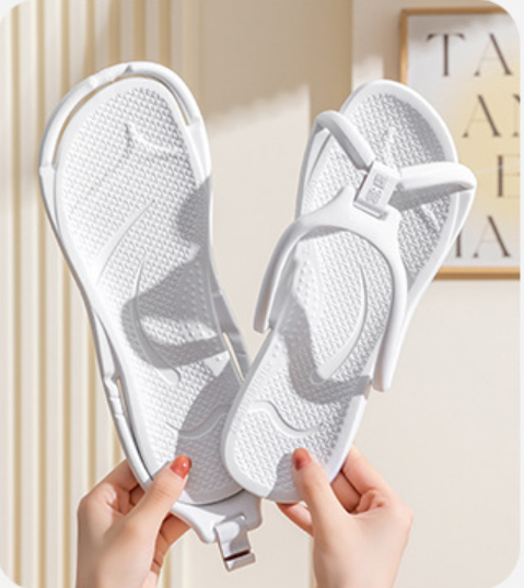 Składane klapki podróżne, które zajmują minimalne miejsce w walizce